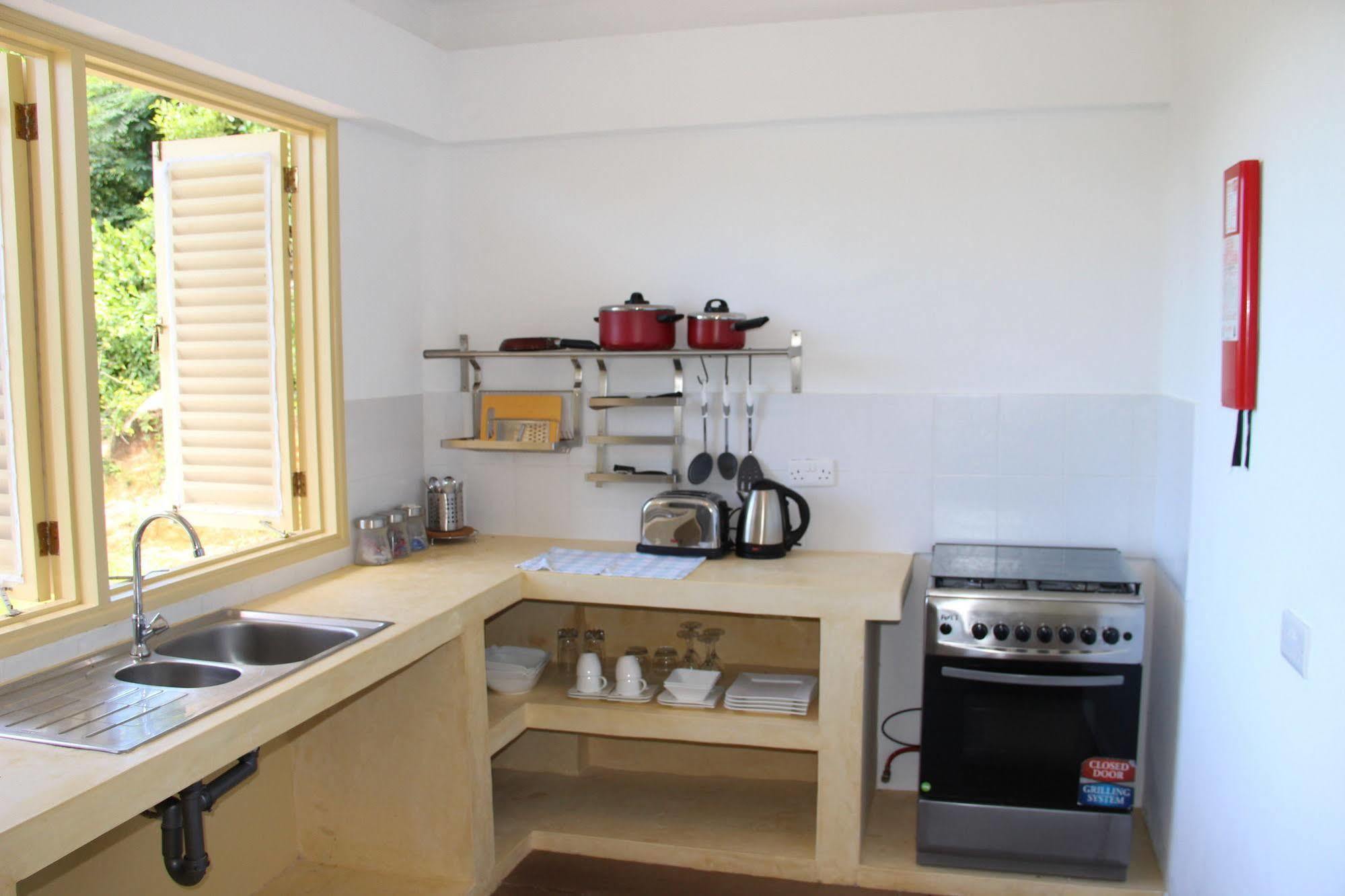Summer Self Catering Baie Sainte Anne Exterior photo